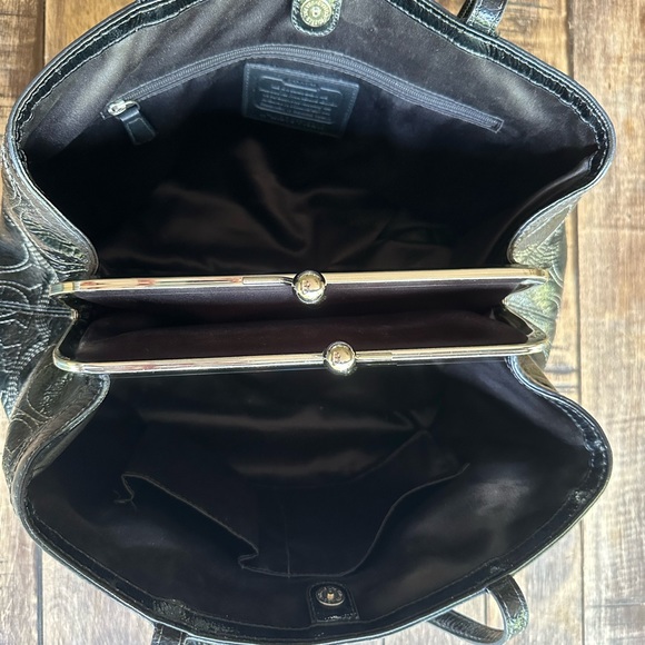 Black patent leather Coach shoulder bag - Picture 7 of 13